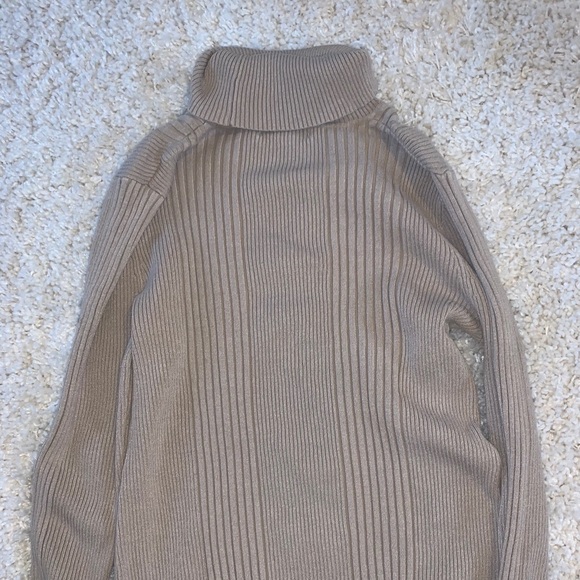 Brown turtleneck - Picture 1 of 2